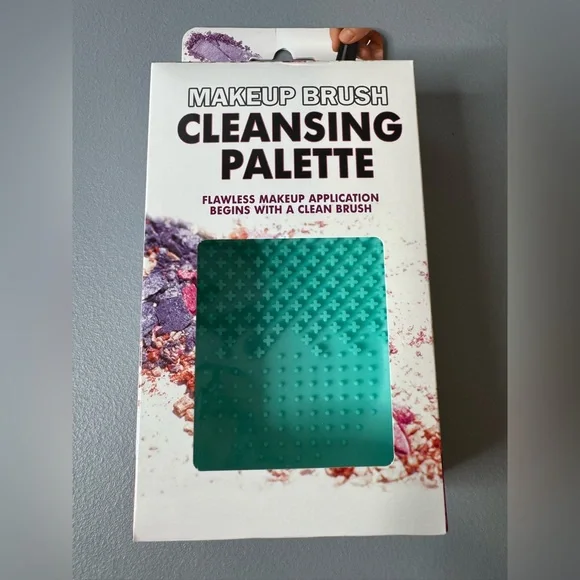 Makeup Brush Cleansing Palette - Teal Silicone Brush Cleaner rubber textured - Picture 1 of 1